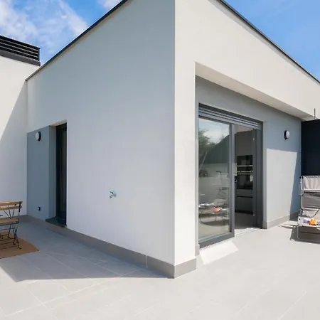 Atico En Con Gran Terraza, Piscina Y Pista De Paddel Daire Llanes