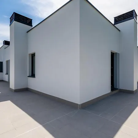 Atico En Con Gran Terraza, Piscina Y Pista De Paddel